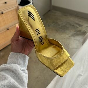 The Attico Gold Textured Heels